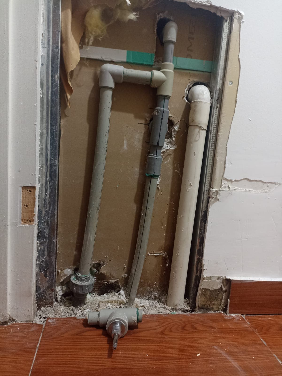 Reparación de filtración en departamento residencial